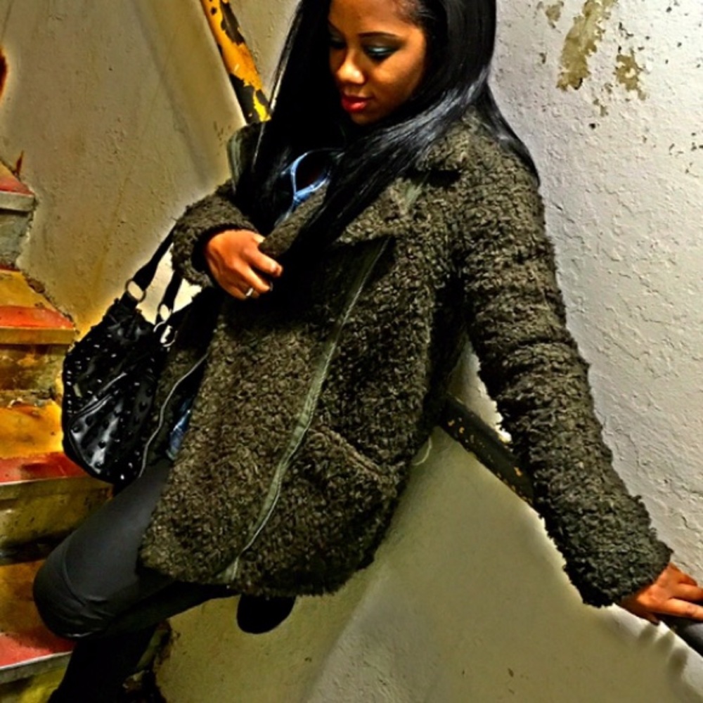 Super cute coat no flaws nice and warm